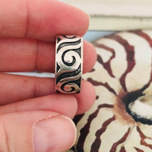 Silver Sterling Design Ring - Picture 8 of 9